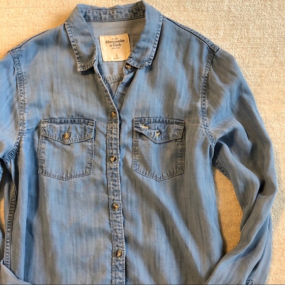 A&F// Chambray Buttondown - Picture 3 of 7